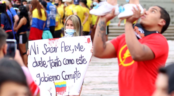 Más de 200 porristas protestan por falta de inversión al deporte en Bogotá