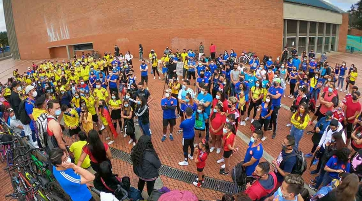 Más de 200 porristas protestan por falta de inversión al deporte en Bogotá