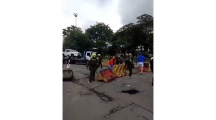 Bloqueo de vías en Cali Bloqueo de vías en Cali