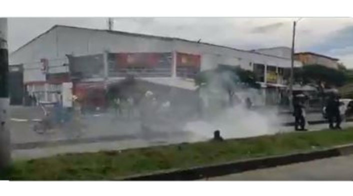 Disturbios en Cali 4 de junio 2021 en el sector Paso del Comercio Disturbios en Cali 4 de junio 2021 en el sector Paso del Comercio