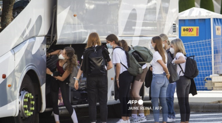 Jóvenes se contagian en excursión en España