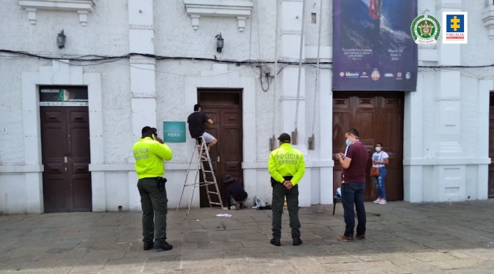 Con labor social, dos jóvenes que afectaron la Alcaldía de Piedecuesta repararon los daños
