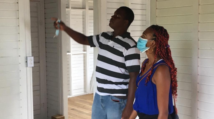 Interior de una de las viviendas que Postobón entregó en San Andrés