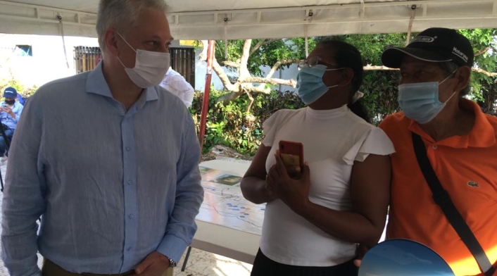 Entrega de vivienda, por parte de Postobón, en San Andrés