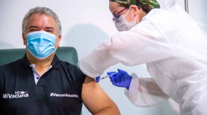 Iván Duque fue vacunado contra la covid-19 Iván Duque fue vacunado contra la covid-19