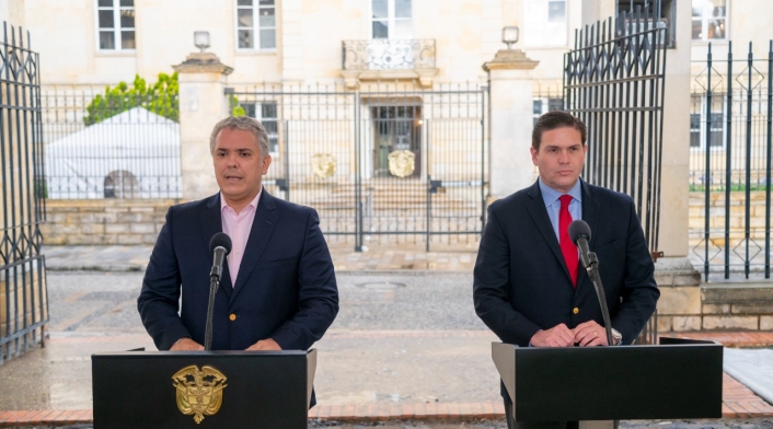 Iván Duque y Juan Carlos Pinzón en la presentación del nuevo embajador de Washington.