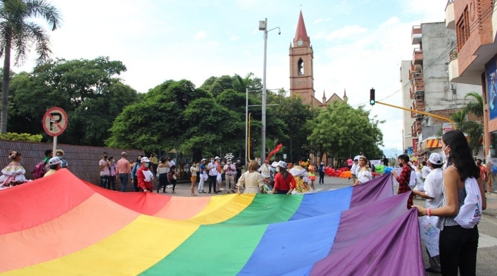 En Neiva fue Izada de la bandera del orgullo LGBTI