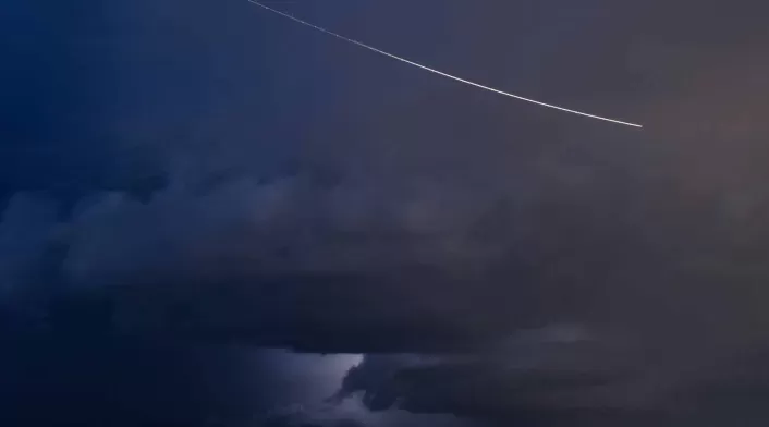Meteoro - cometa - objeto luminoso
