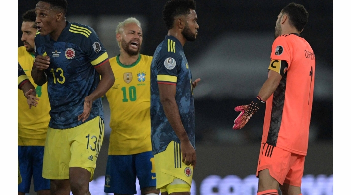 Neymar, su risita, burla y celebración del robo ante Colombia