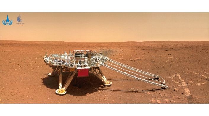 Robot Zhurong en Marte porta la bandera de China