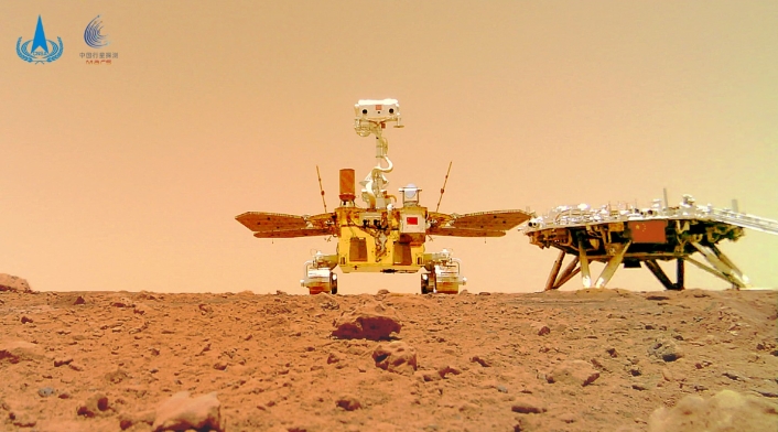 Robot Zhurong se fotografió en el suelo de Marte