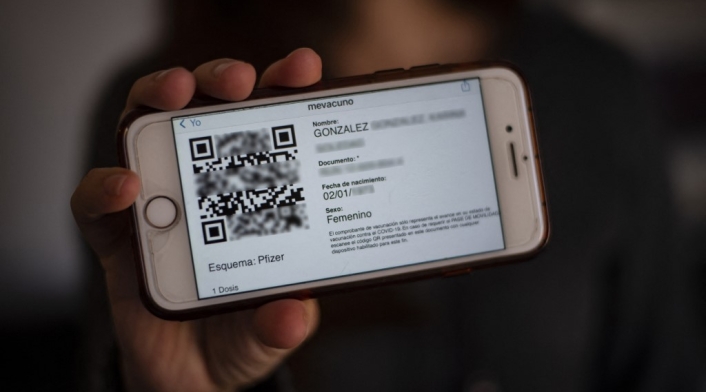 Tarjeta de movilidad o carnet electrónico sobre vacunados anticovid en Chile