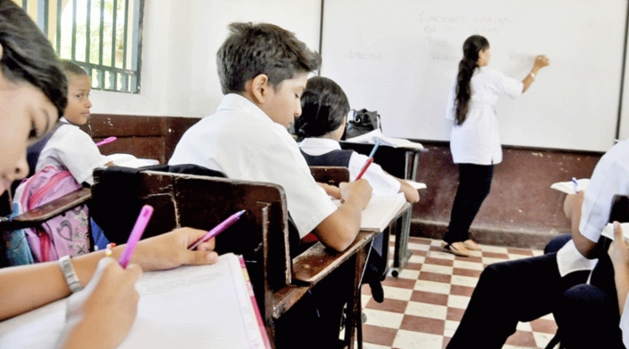 Estudiantes en aulas de clases