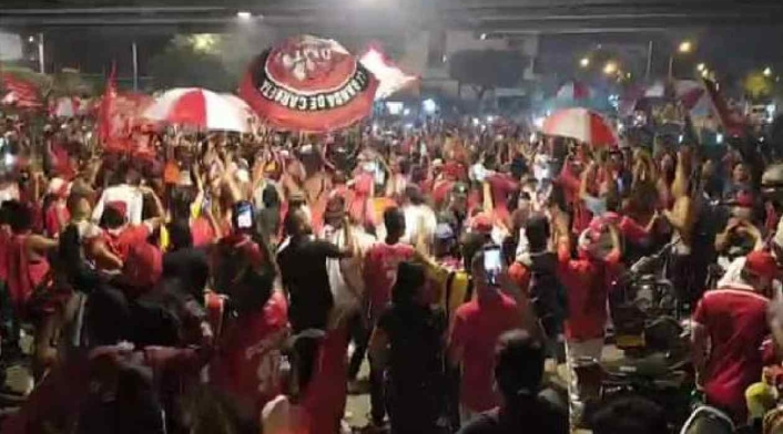 Hinchas escarlatas