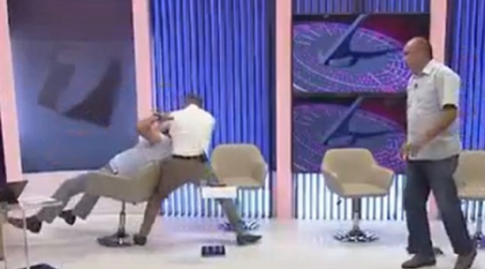 Pelea de políticos Pelea de políticos
