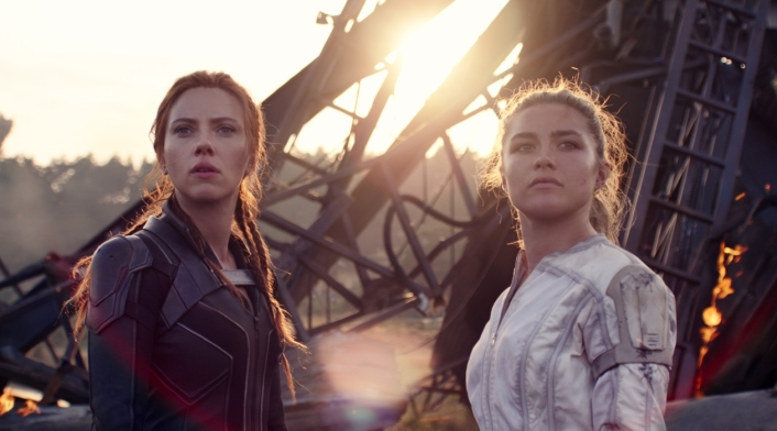 Scarlett Johansson y Florence Pugh en 'Black Widow'