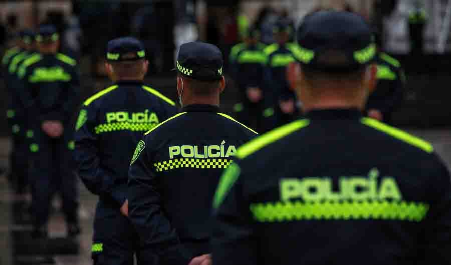 Policía Nacional con nuevo uniforme / Amenaza de secuestro a Policía Policía Nacional con nuevo uniforme / Amenaza de secuestro a Policía