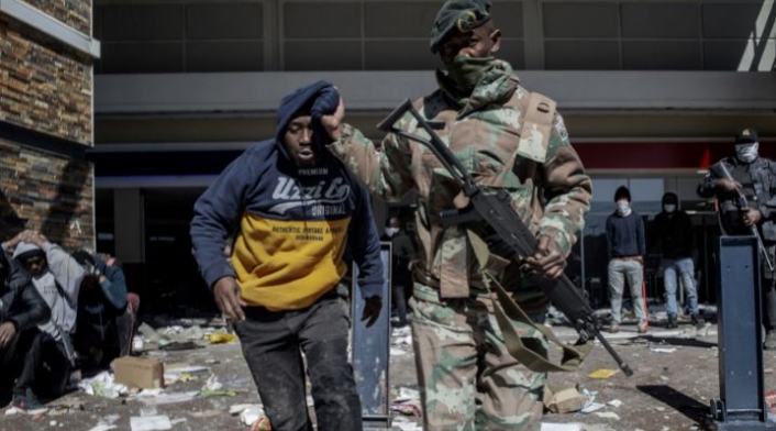 Manifestaciones y saqueos en Sudáfrica
