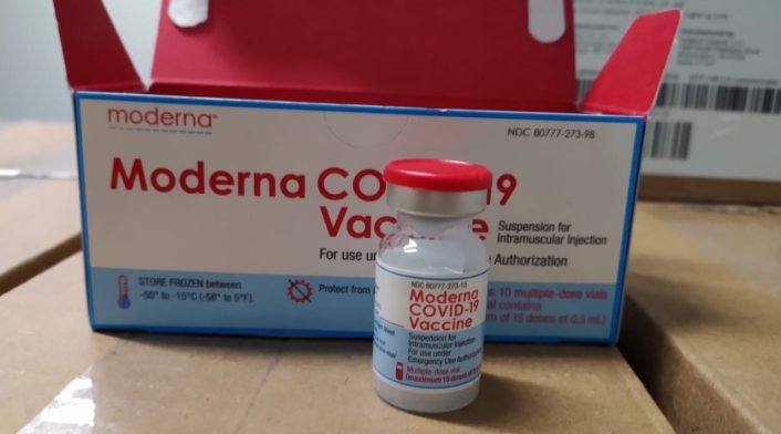 vial con dosis de vacuna de Moderna El país ha recibido varios lotes de vacunas de Moderna
