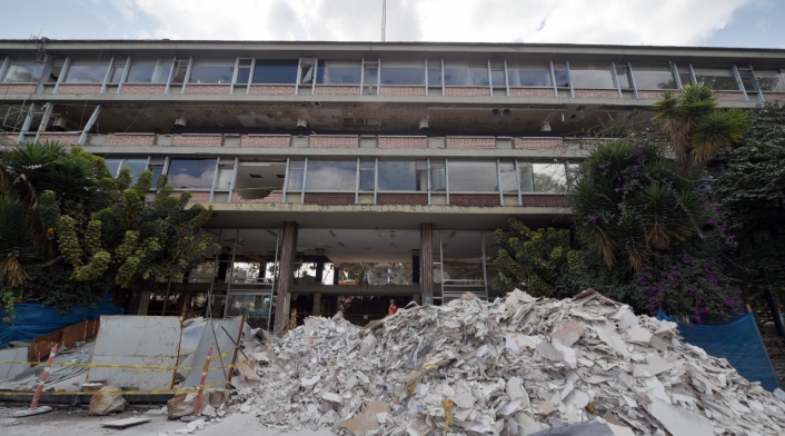 Implosión edificio ministerio de defensa.