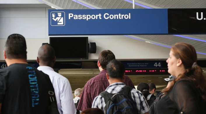 Aeropuerto, zona de control de pasaporte
