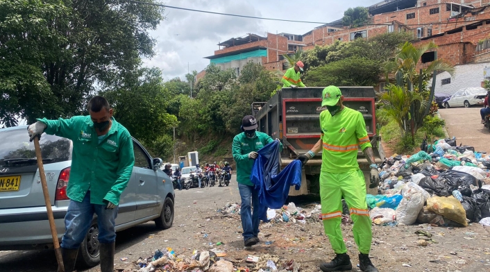 Trabajan más de 24 horas al día