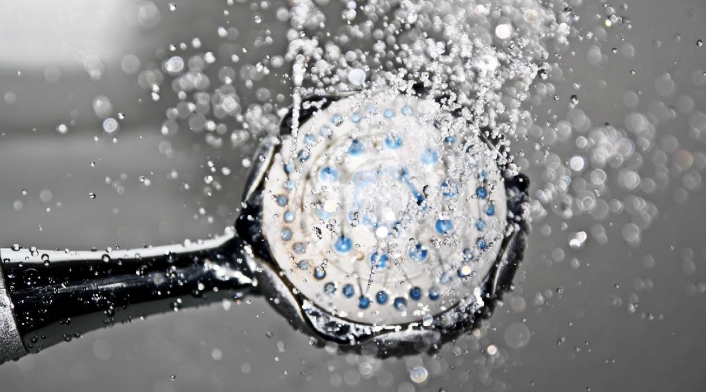 Ducha - imagen de referencia Orinar en la ducha