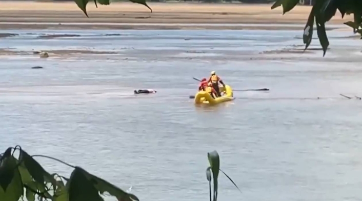 Hombre en el río