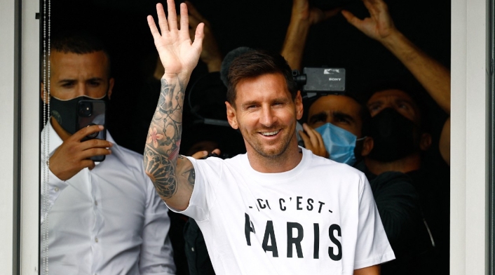 Messi llega a PSG tras salir de Barcelona Messi llega a PSG tras salir de Barcelona
