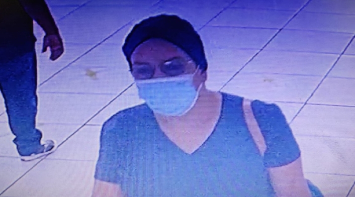 Mujer roba a una bebé