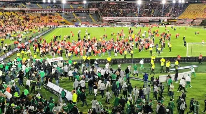 Pelea de hinchas en El Campín