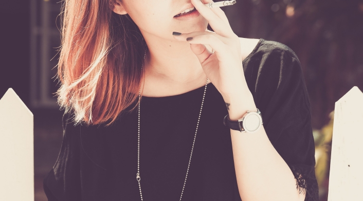 Mujer fumando
