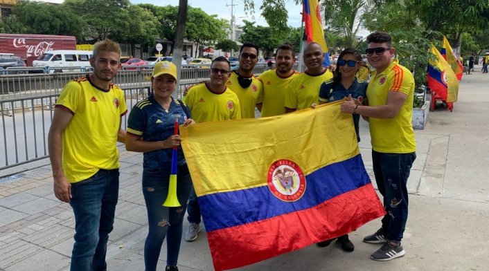 Hinchas de toda Colombia llegaron a Barranquilla para apoyar a la selección