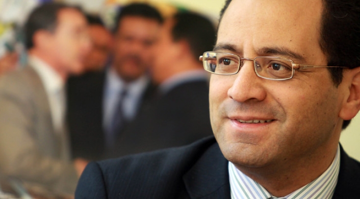 CÉSAR MAURICIO VELÁSQUEZ CÉSAR MAURICIO VELÁSQUEZ