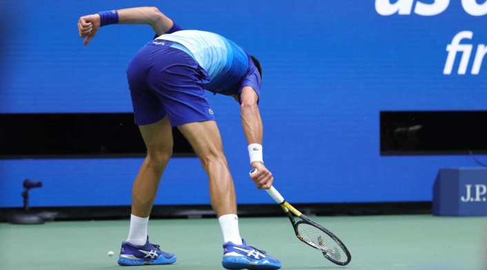 Djokovic rompió la raqueta en final de US Open Djokovic rompió la raqueta en final de US Open