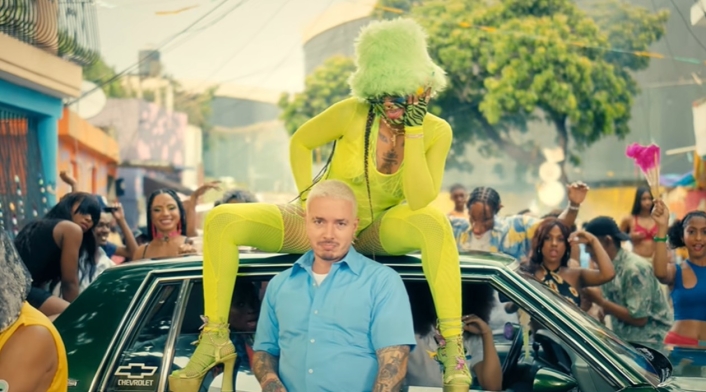 J Balvin en el video oficial de 'Perra'