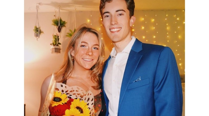 Annie y Michael, pareja que firmó un contrato para ser novios Annie y Michael, pareja que firmó un contrato para ser novios