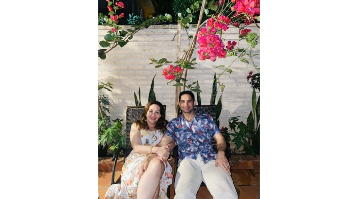Senadora recibe críticas porque su esposo es 17 años menor