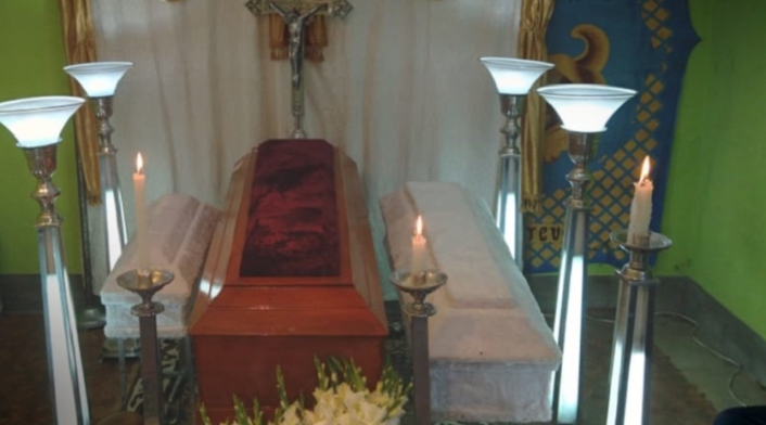 Velorio de mujer e hijos en Bolivia Velorio de mujer e hijos en Bolivia