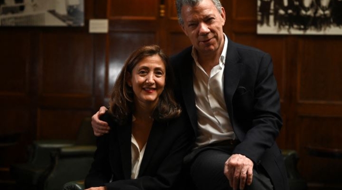 Juan Manuel Santos e Ingrid Betancourt presenta su libro de reflexiones sobre Colombia