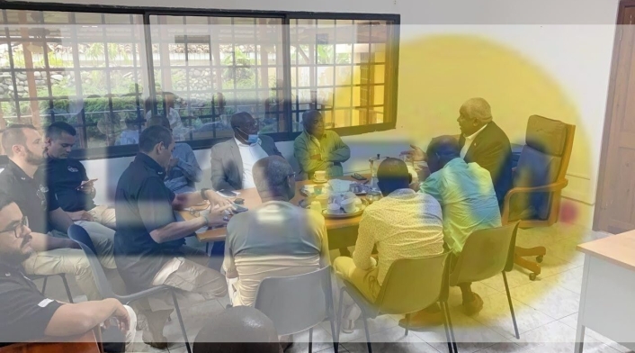 Exmilitares colombianos detenidos en Haití reunidos con Emmanuel Sanon Exmilitares colombianos detenidos en Haití reunidos con Emmanuel Sanon