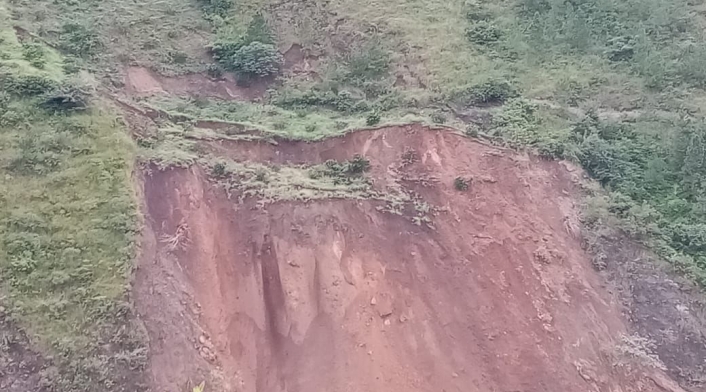 Derrumbe en la vía Uramita-Dabeiba Antioquia.