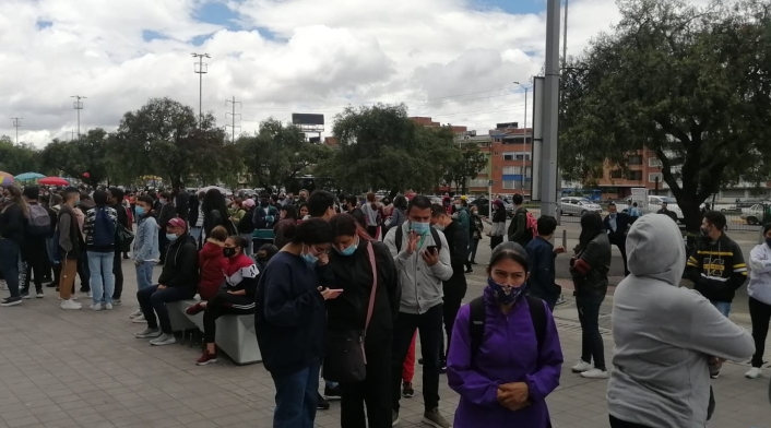 Denuncian mala organización en la vacunación contra la Covid-19 en Bogotá