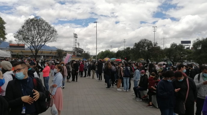 Denuncian mala organización en la vacunación contra la Covid-19 en Bogotá