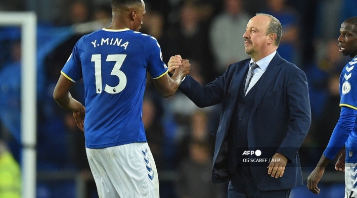 Yerry Mina y Rafa Benítez