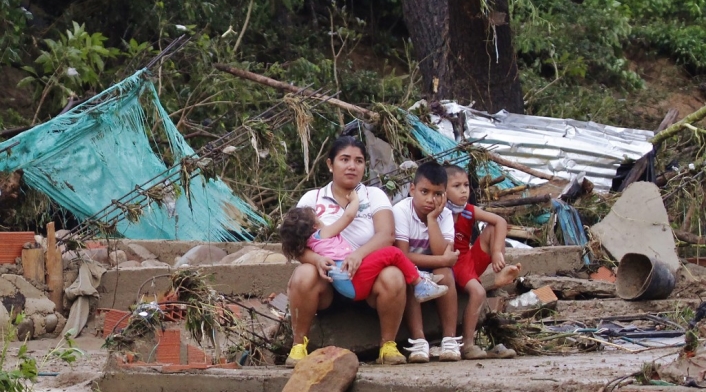 Damnificados ante las fuertes lluvias Damnificados por las fuertes lluvias en Colombia.