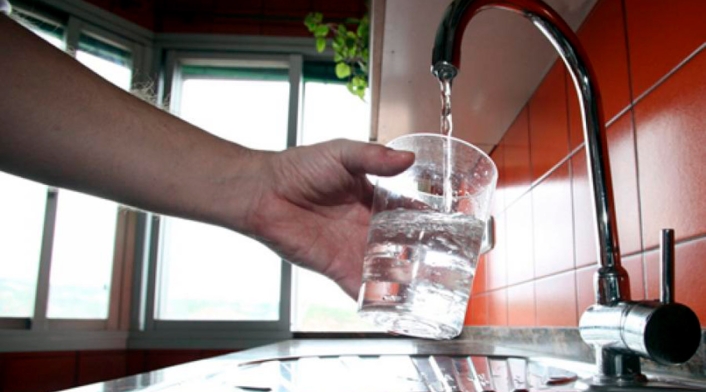 Suministro de agua potable Vaso de agua potable