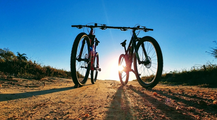 Dos bicicletas Dos bicicletas, foto referencial