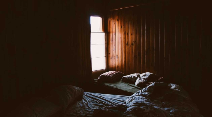 Cama cerca a ventana Cama cerca a ventana