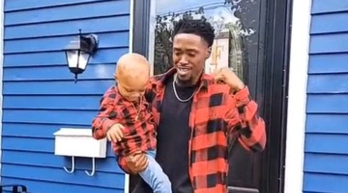 Con emotivo baile padre celebró que su pequeño hijo venció el cáncer
